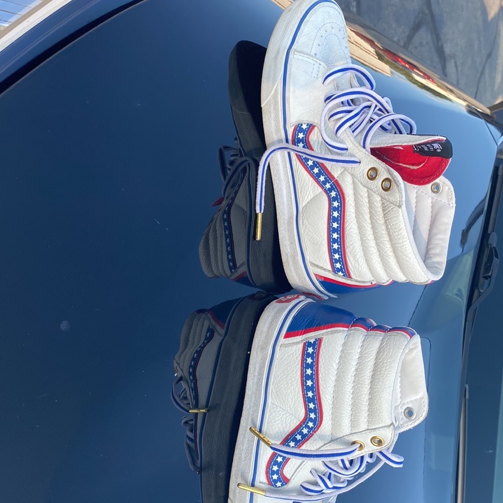 Vans - Picture 3 of 7
